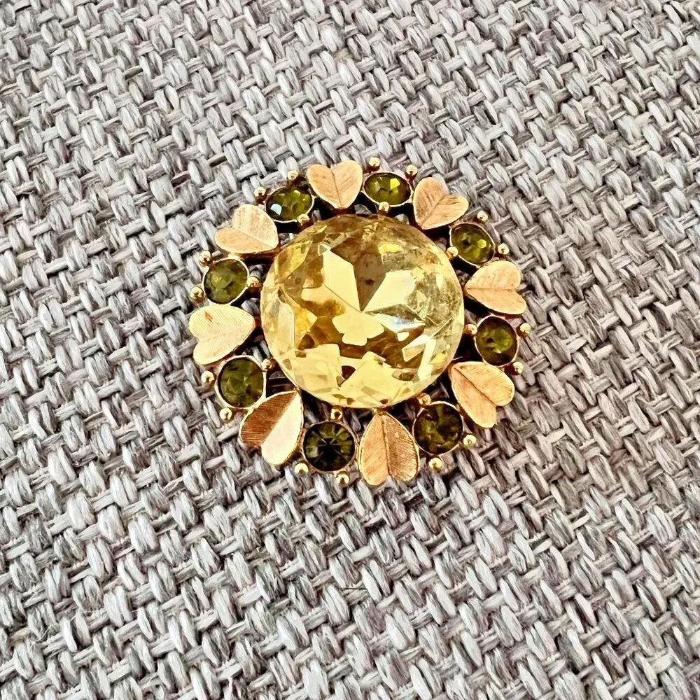vtg 90s signed Avon‎ Sun Brilliance Green Glass Gold Tone Round brooch pin retro